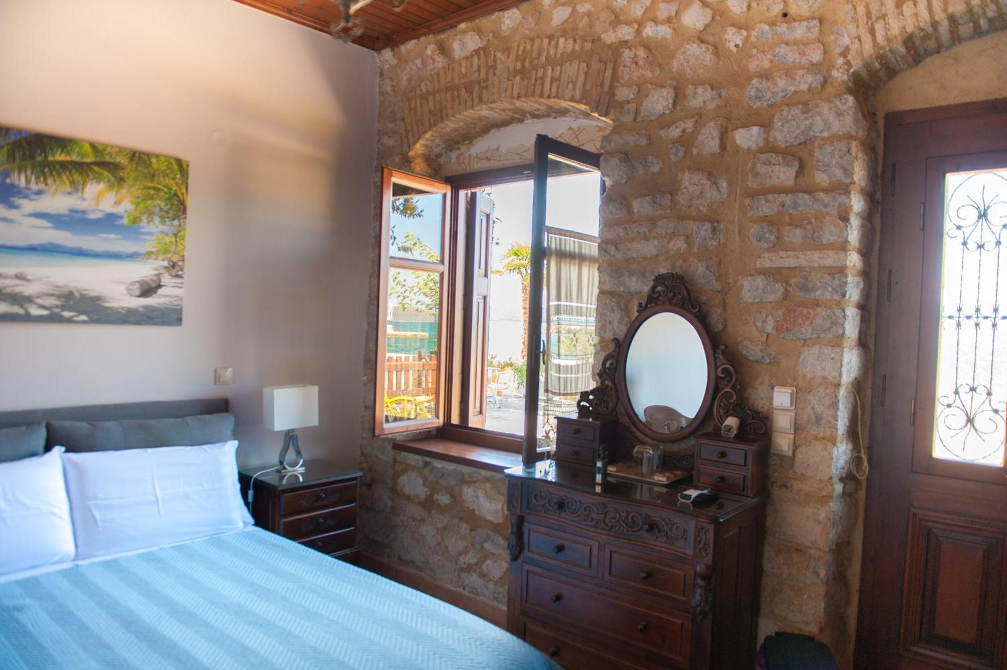 Seafront Stone Suites Vonitsa Exterior foto