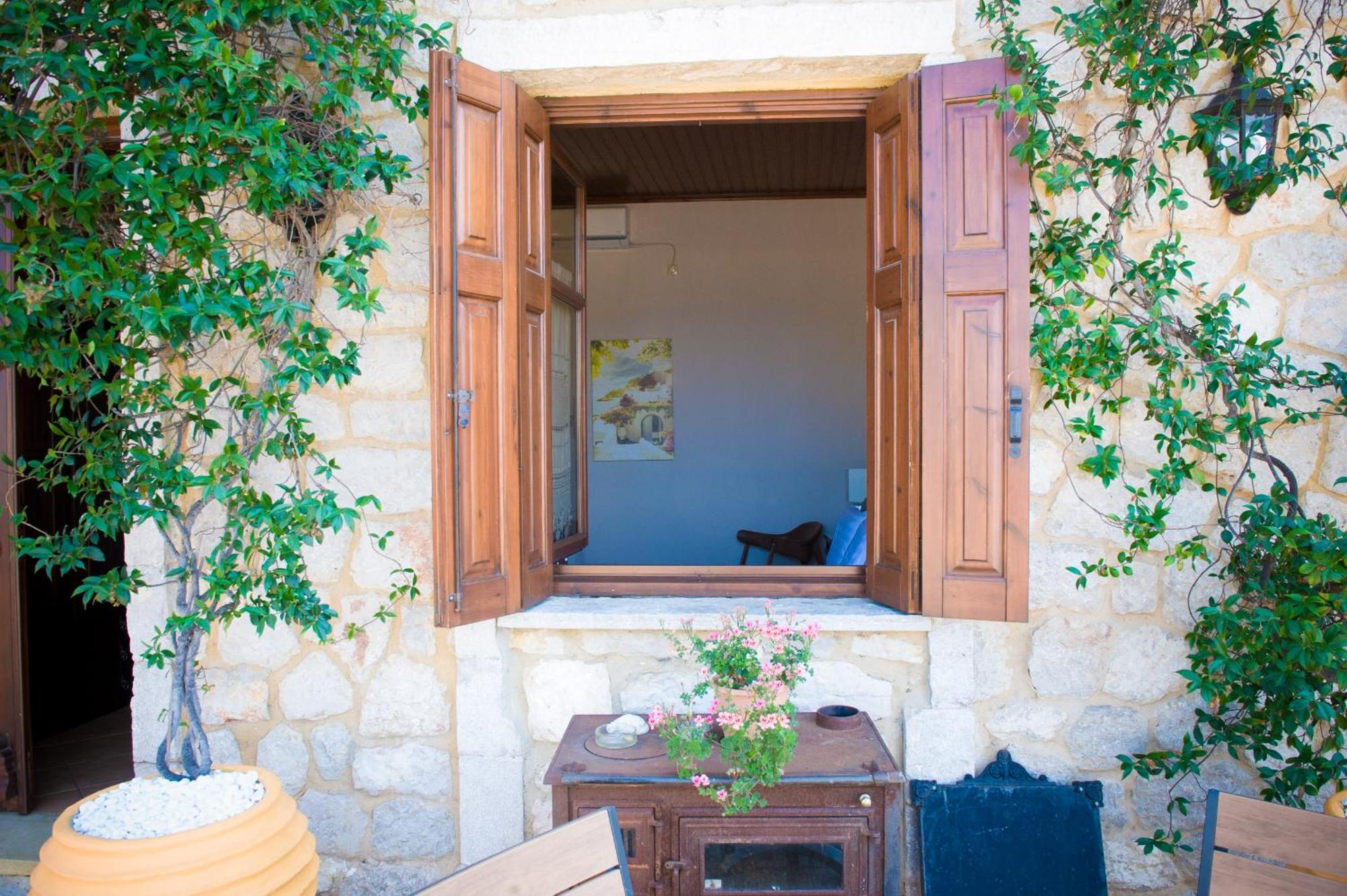 Seafront Stone Suites Vonitsa Exterior foto